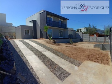 Casa en venta en Casa nueva, estilo mediterráneo, en Quilpué, Quilpué - 4 dormitorios, 3 baños