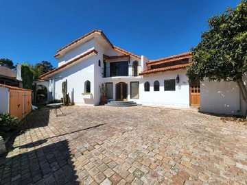 Casa en venta en A unas cuadras the mackay school, Viña del Mar - 4 dormitorios, 4 baños