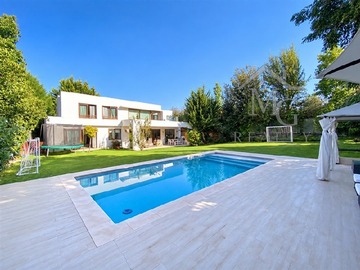 Casa en venta en Los Bosques, Colina - 5 dormitorios, 5 baños