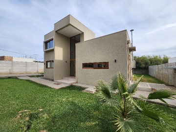 Casa en arriendo mensual en Avenida Alto Nogales, Machalí - 3 dormitorios, 3 baños