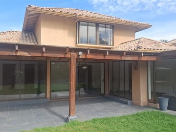 Casa en venta en Camino del Solar 13766 Casa 23, Colina - 5 dormitorios, 5 baños