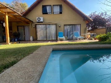 Casa en venta en El Coihue de Chiloé, La Florida, Región Metropolitana de Santiago 8240000, Chile, La Florida - 4 dormitorios, 2 baños