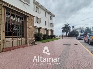 Local Comercial en arriendo mensual en A metros de los edificios públicos y de la calle Pedro Pablo Muñoz, La Serena - 3 baños