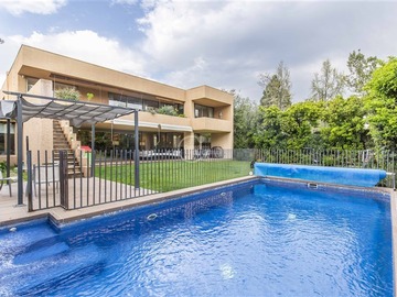 Casa en venta en Santuario del Valle, Lo Barnechea - 6 dormitorios, 6 baños