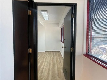 Oficina en arriendo mensual en Metro Los Leones, Providencia - 1 dormitorio, 1 baño