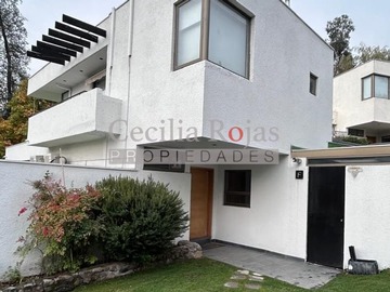 Casa en venta en Alvaro Casanova 1751, La Reina - 5 dormitorios, 5 baños