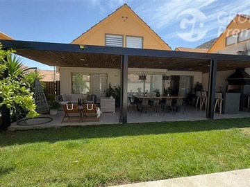 Casa en venta en Estero de la Aguila /Izarra de Lo Aguirre, Pudahuel - 3 dormitorios, 2 baños