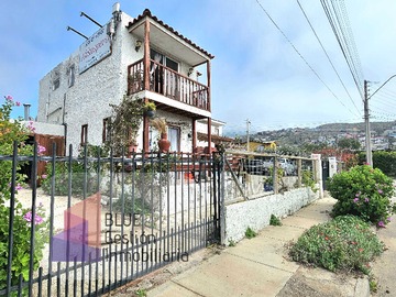 Casa en venta en Guanaqueros: Apart Hotel a pasos de la playa (112801), Coquimbo - 9 dormitorios, 7 baños