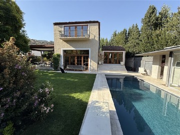 Casa en venta en Santuario del Valle, Lo Barnechea - 5 dormitorios, 6 baños