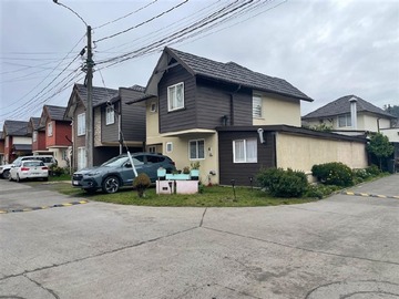 Casa en venta en Avenida Campos Deportivos, Concepción - 2 dormitorios, 3 baños