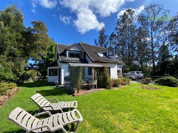 Casa en venta en Cercana a la costanera, Puerto Varas - 4 dormitorios