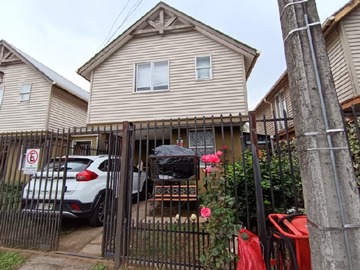 Casa en venta en Se vende comoda y acogedora casa ampliada santa carolina, Temuco - 3 dormitorios, 2 baños