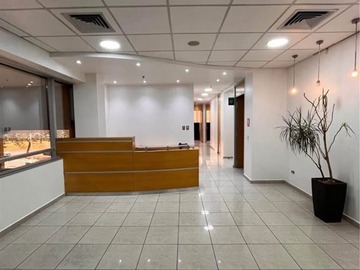 Oficina en arriendo mensual en Avenida Kennedy 5741, Las Condes - 8 dormitorios, 3 baños