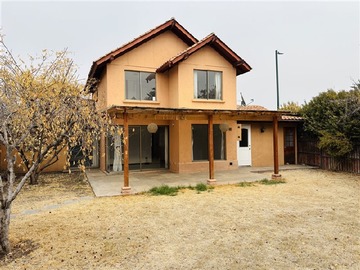 Casa en arriendo mensual en Condominio los arrayanes, Colina - 4 dormitorios, 3 baños