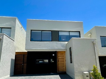 Casa en venta en Almirante Gerken, Quilpué - 3 dormitorios, 3 baños