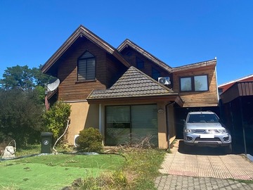 Casa en venta en Villa Parque Estadio con Excelente Conectividad, Regularizada - 5 dormitorios, 3 baños