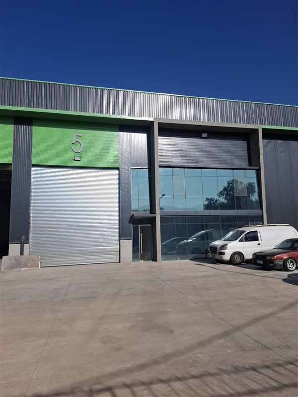 Bodega en Arriendo en Quilicura, San Ignacio 660 y 136 m2 de oficinas por habilitar 5 est.