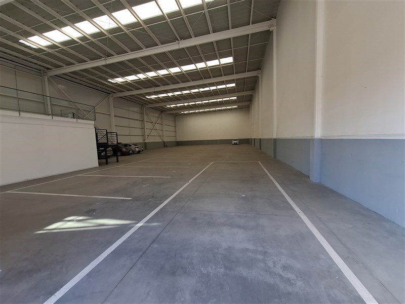 Bodega en Arriendo en Quilicura, AP146 Industrial no molesto. 916 m2 y 188,7m2 oficinas x habilitar 2 pisos. 5 Est 3.