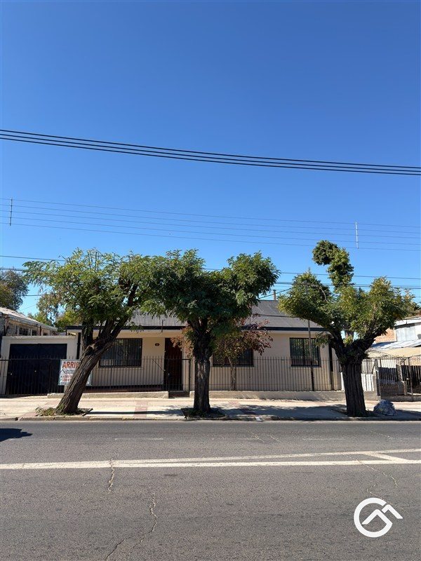 Casa en Arriendo en Cauquenes, Frente a Supermercado Acuenta