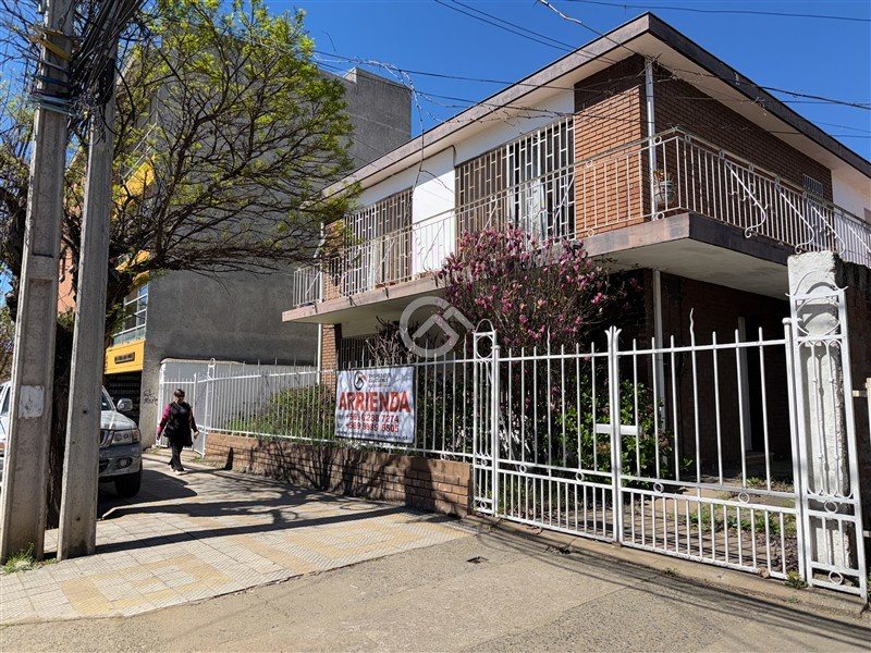 Casa en Arriendo en Cauquenes, Frente a Supermercado Super 8