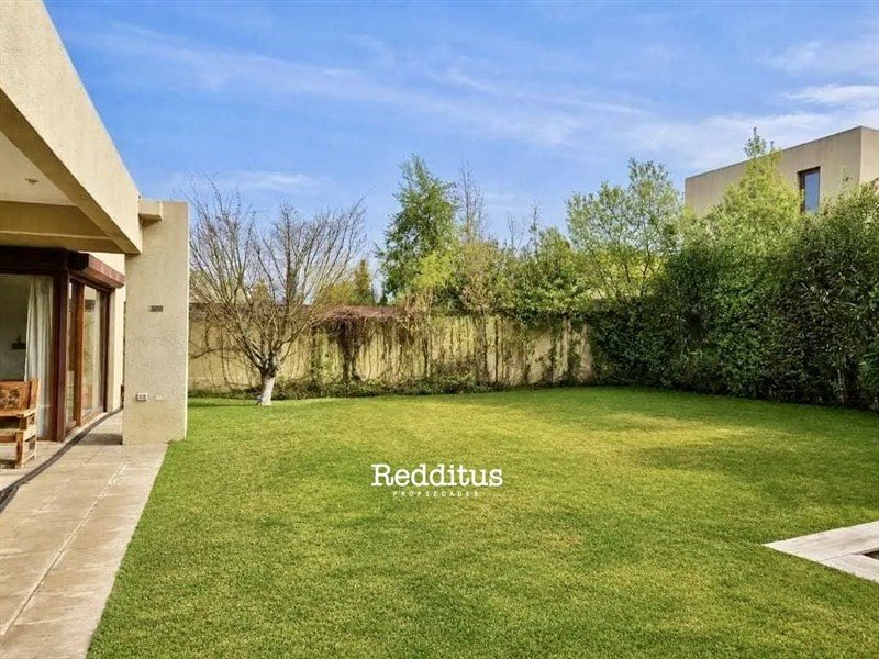 Casa en Arriendo en Colina, Avenida Los Rios