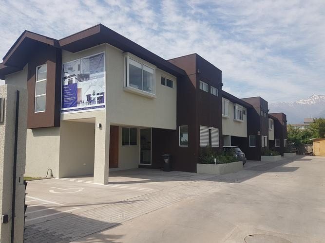 Casa en Arriendo en Condominio, Metro Rojas Magallanes