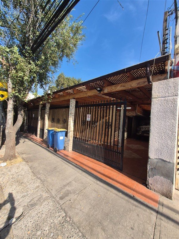 Casa en Arriendo en La Florida, Con Calle Vicente Valdez