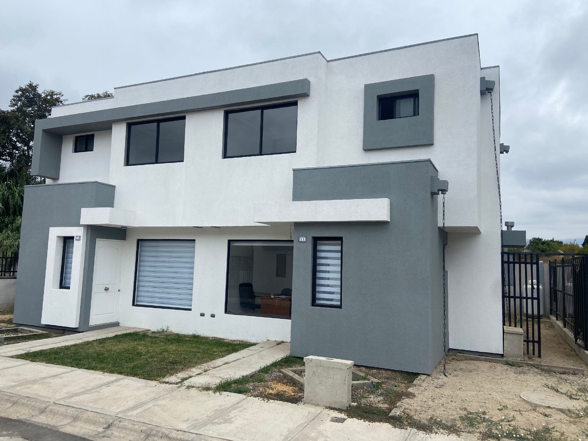 Casa en Arriendo en Excelente Condominio en Limache