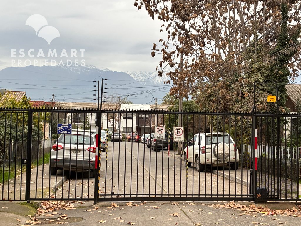 Casa Remodelada con Jardin en Condominio Cerrado Av. Macul