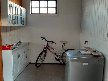 Cocina integrada, conexión lavadora en el baño
