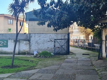 Entrada a la propiedad  al final se aprecia estacionamientos