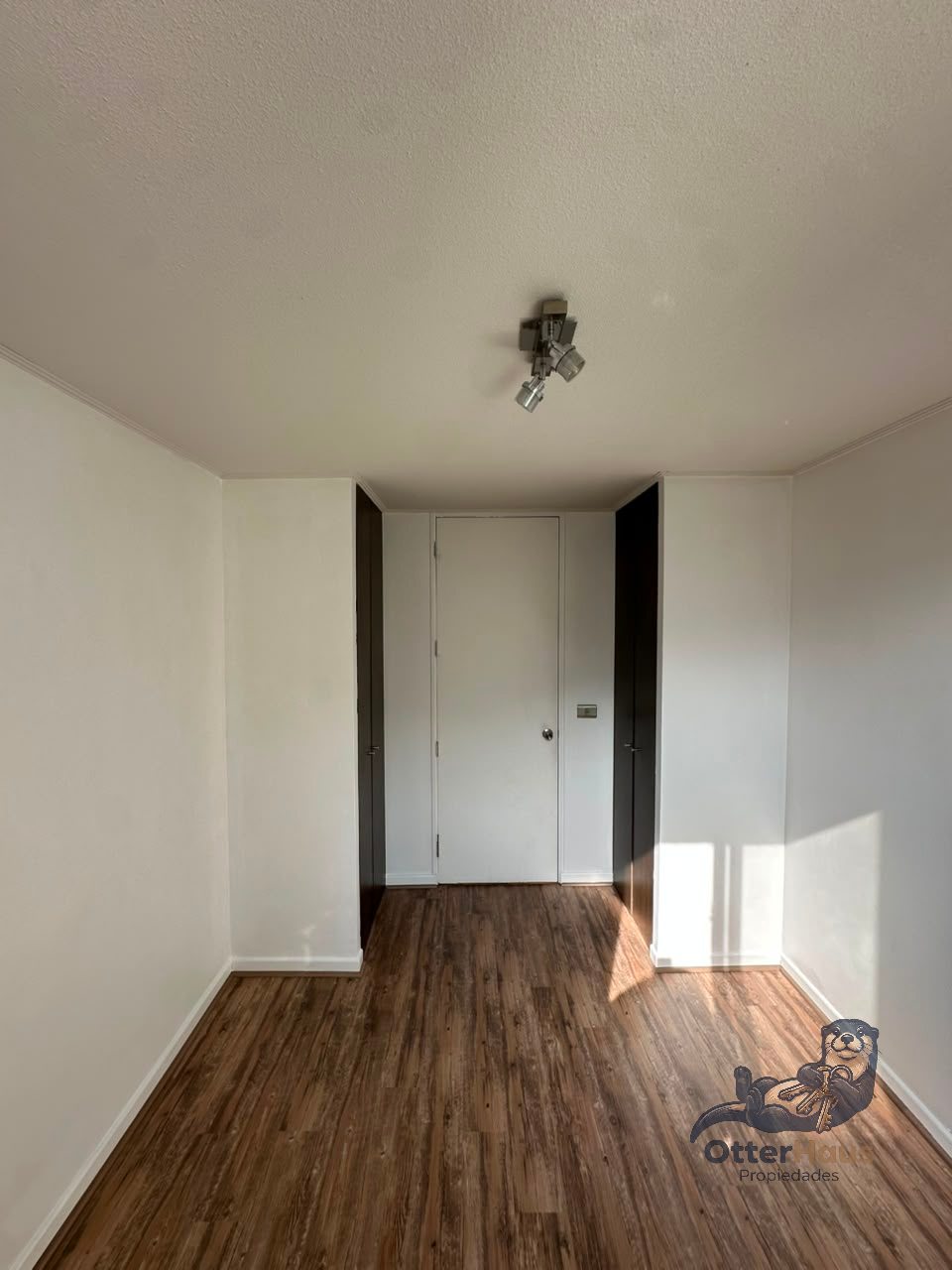 Dormitorio Secundario / Closet