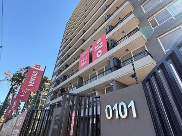 Frontis edificio (Av. Lo Espejo)