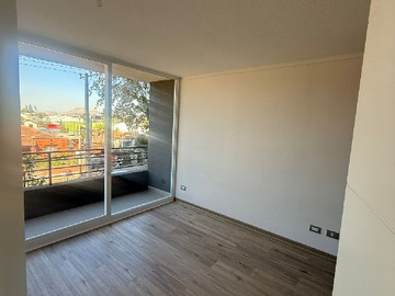 Dormitorio con salida a balcón