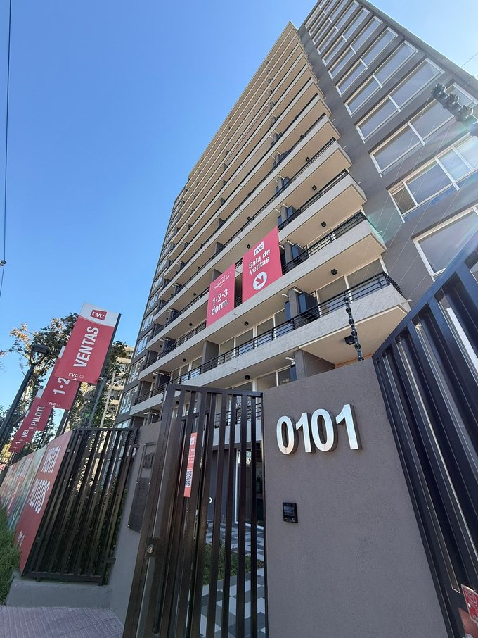 Frontis edificio (Av. Lo Espejo)