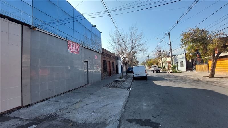 Terreno Industrial en Arriendo en Recoleta, Calle Víctor Cuccuini 353