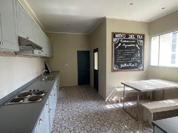 cocina con cuarto despensa