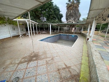 área piscina con cierre