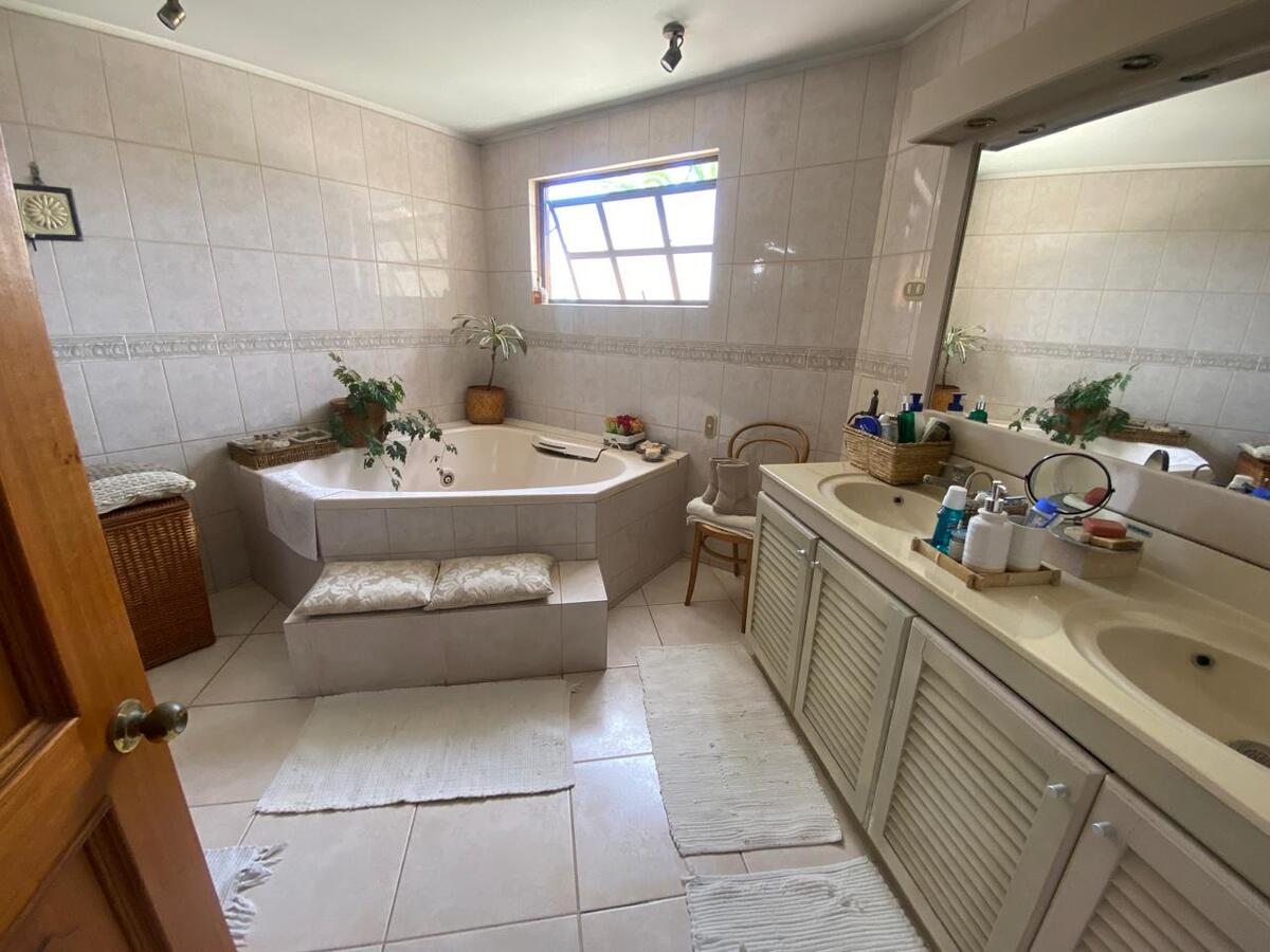 baño completo con jacuzzi hab. principal