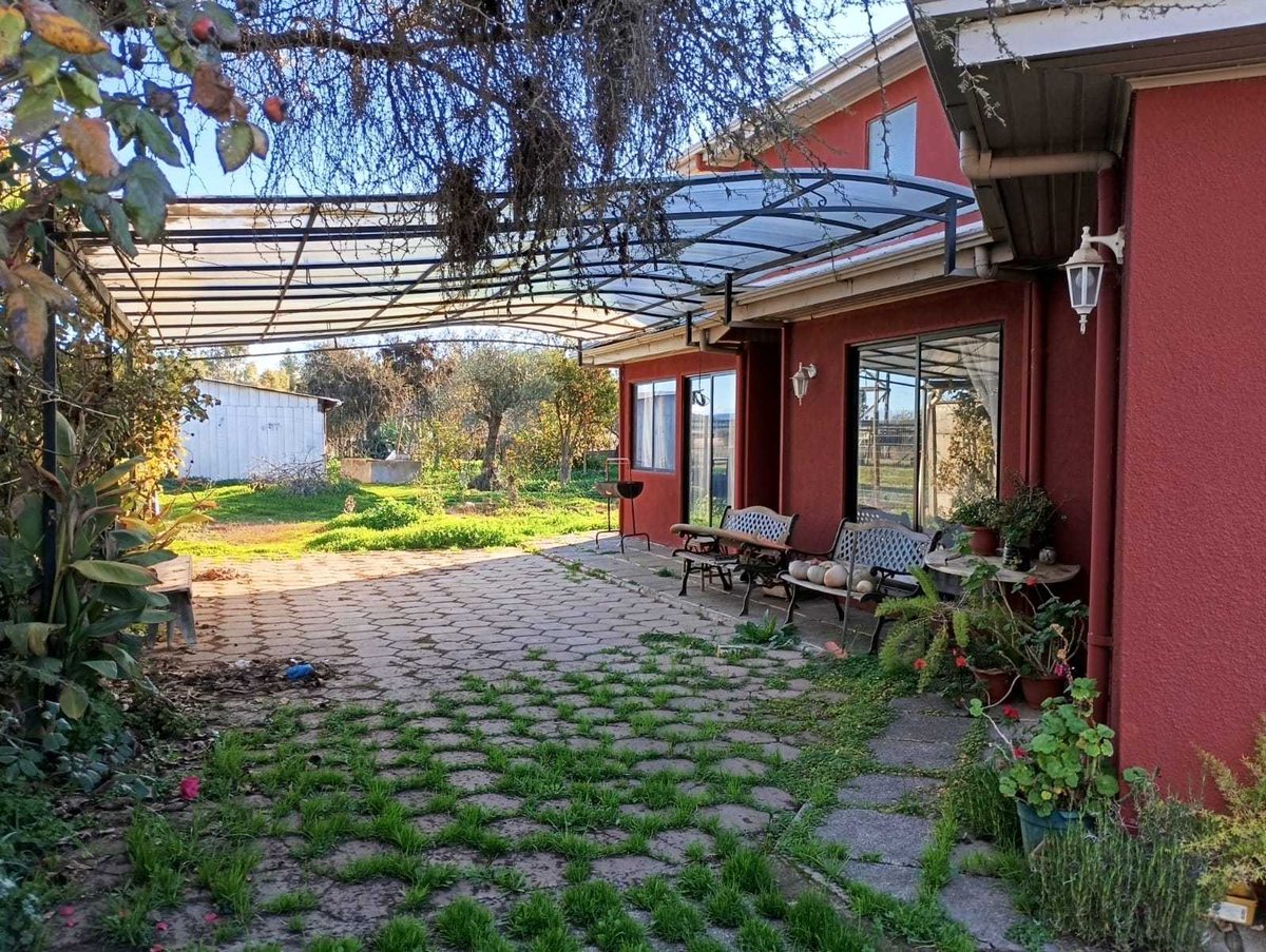 Casa en Venta en Cauquenes, Amplia Casa 5D 4D Entorno Rodeado de Naturaleza (172334)