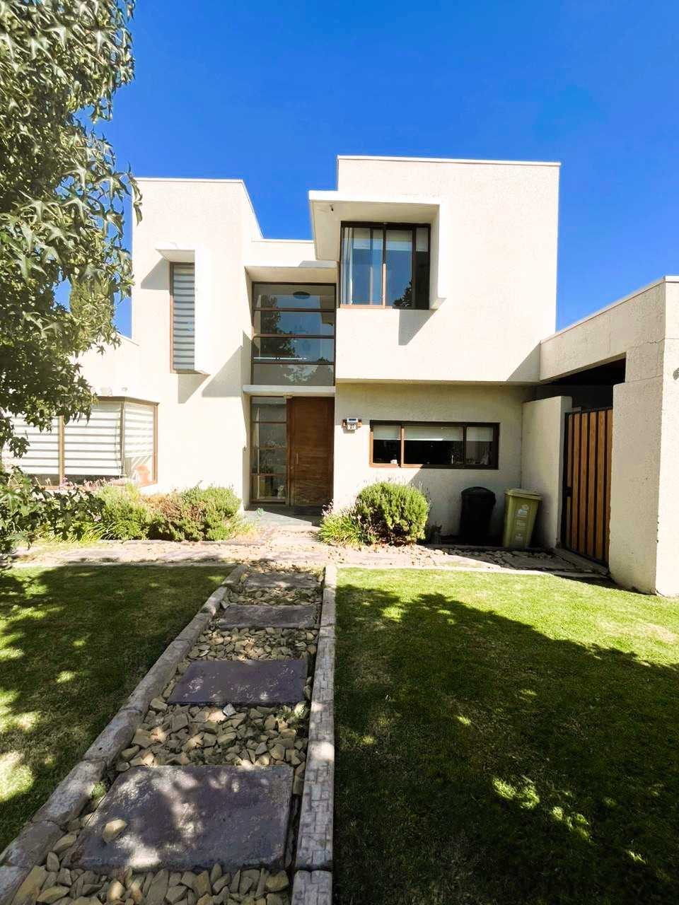 Casa en Venta en Colina, Vivienda Moderna Ideal para Familias Grandes (170426)