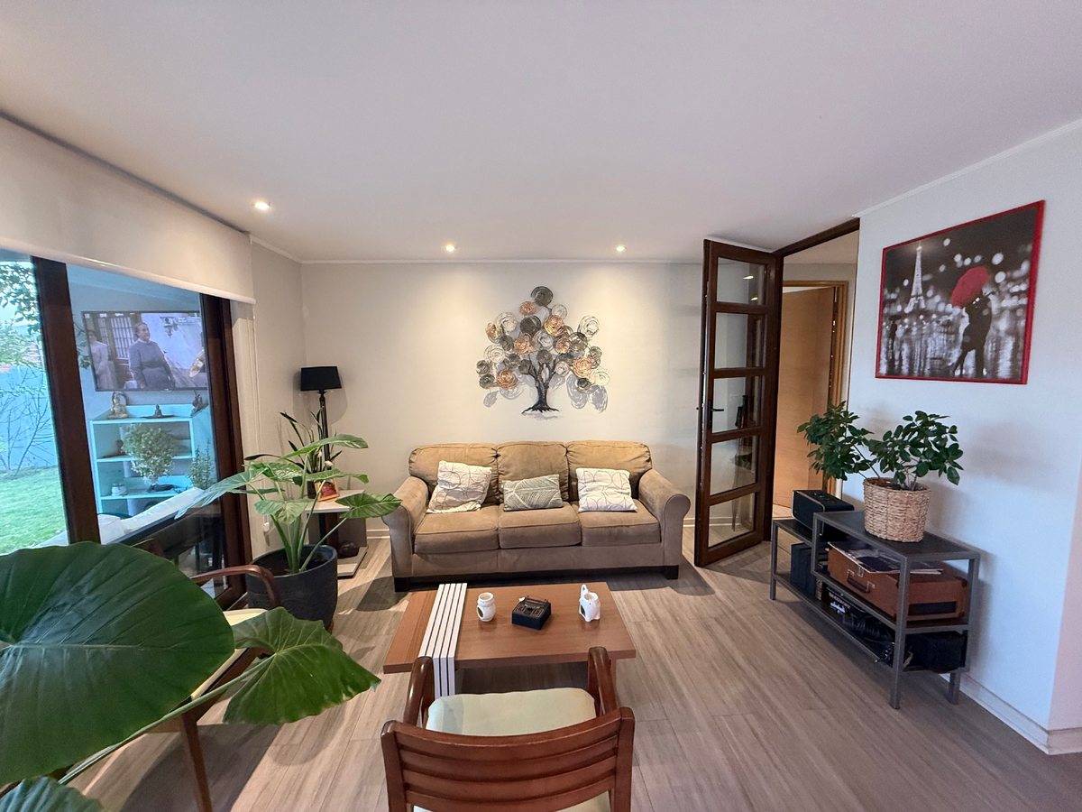 Casa en Venta en Colina, Casa con Luminosos Espacios y Gran Estilo (167851)