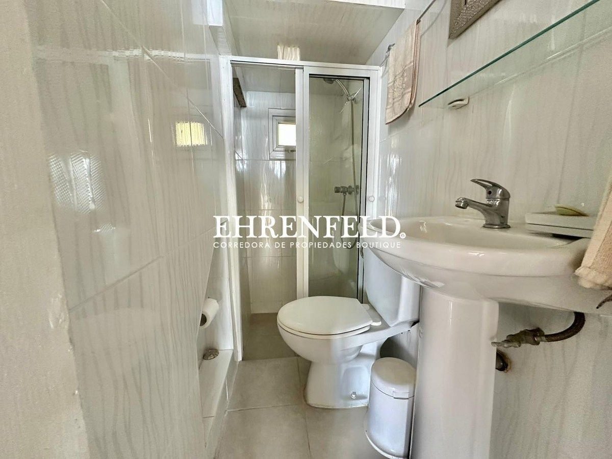 Baño de visitas.