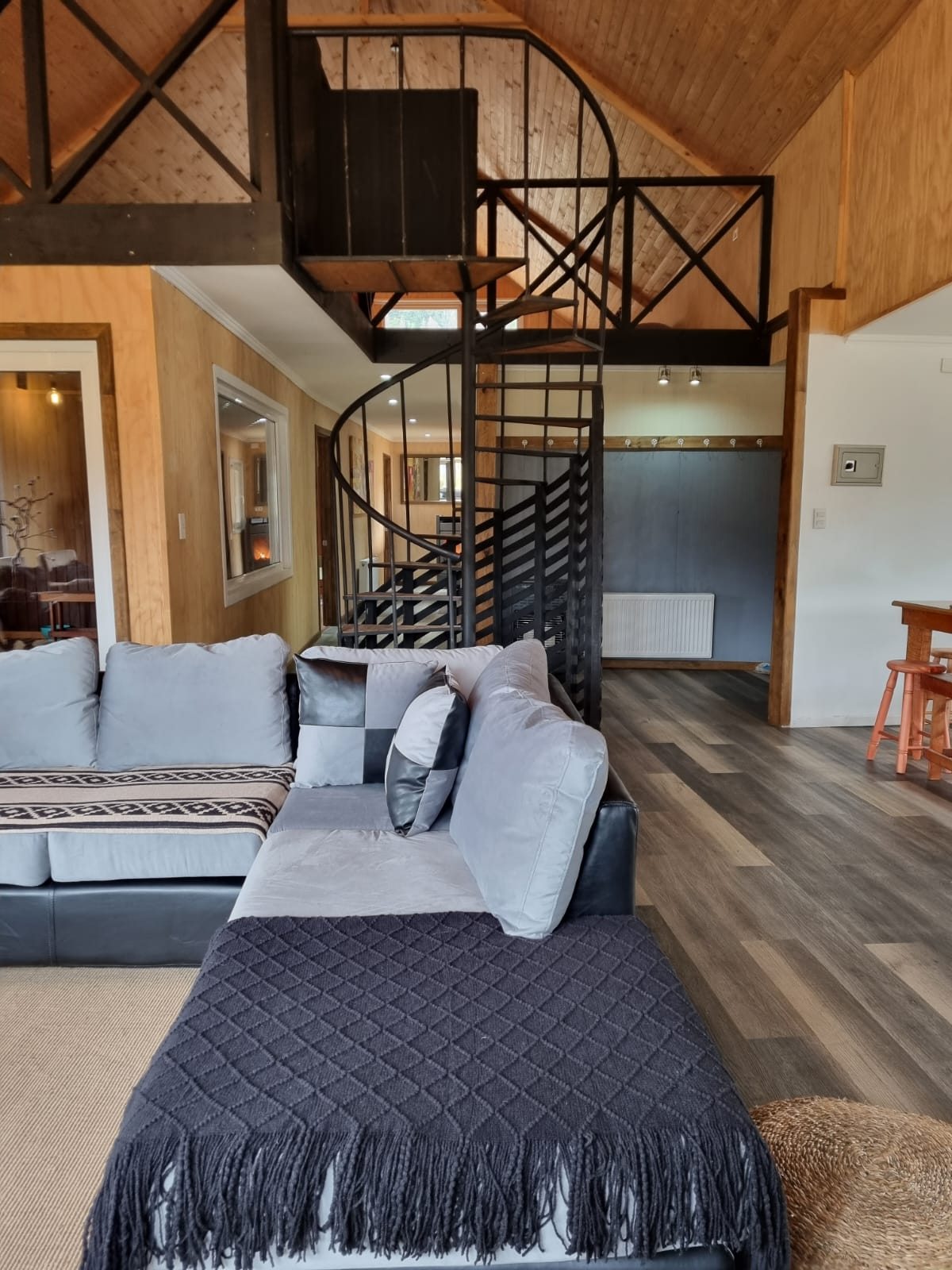 Living y escalera