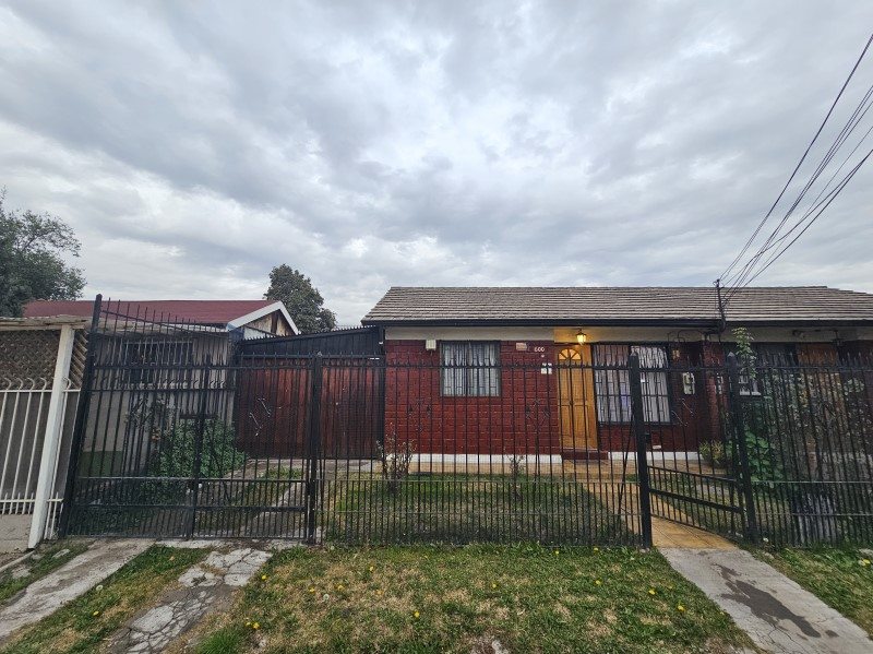 Casa en Venta en Estación Central, Entre av. 5 de abril y calle aeropuerto