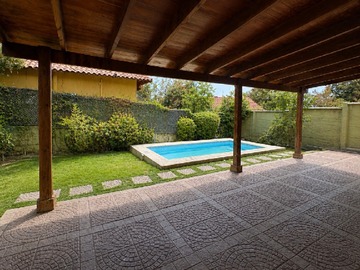 Terraza y piscina