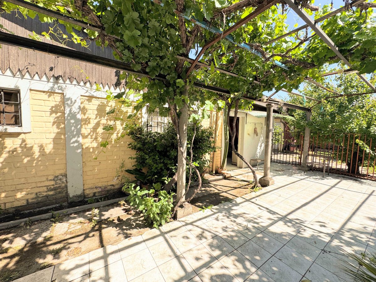 Casa en Venta en Huechuraba, Gran Terreno y Depto interior en Huechuraba (129815)