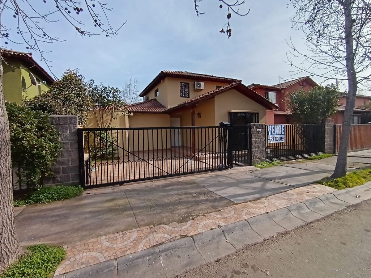 Casa en Venta en Huechuraba, Calle Santa Barbara 6800, Huechuraba, Región Metropolitana de Santiago 8580000, Chile
