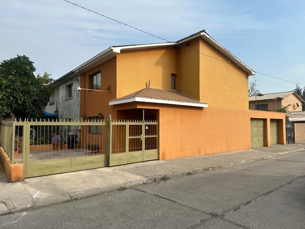 Casa Esquina, 3 Dormitorios, 2 Baños, 3 Estacionamientos