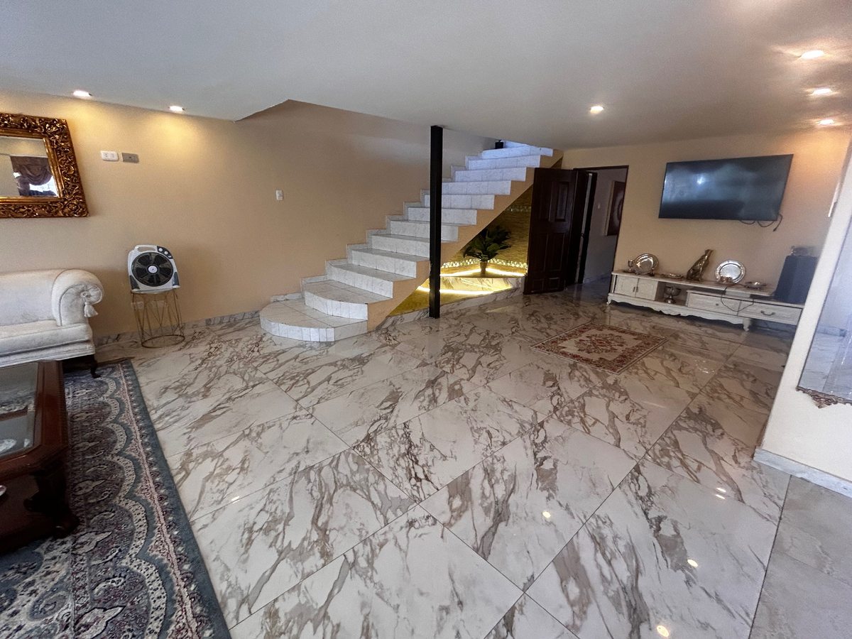 Casa en Venta en La Florida, Casa esquina para negocio Peru/Santa Amalia (83645)